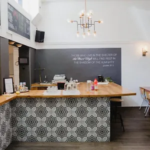 https://shelter-jordan-christian-hostel.amsterdamhotelsnl.com